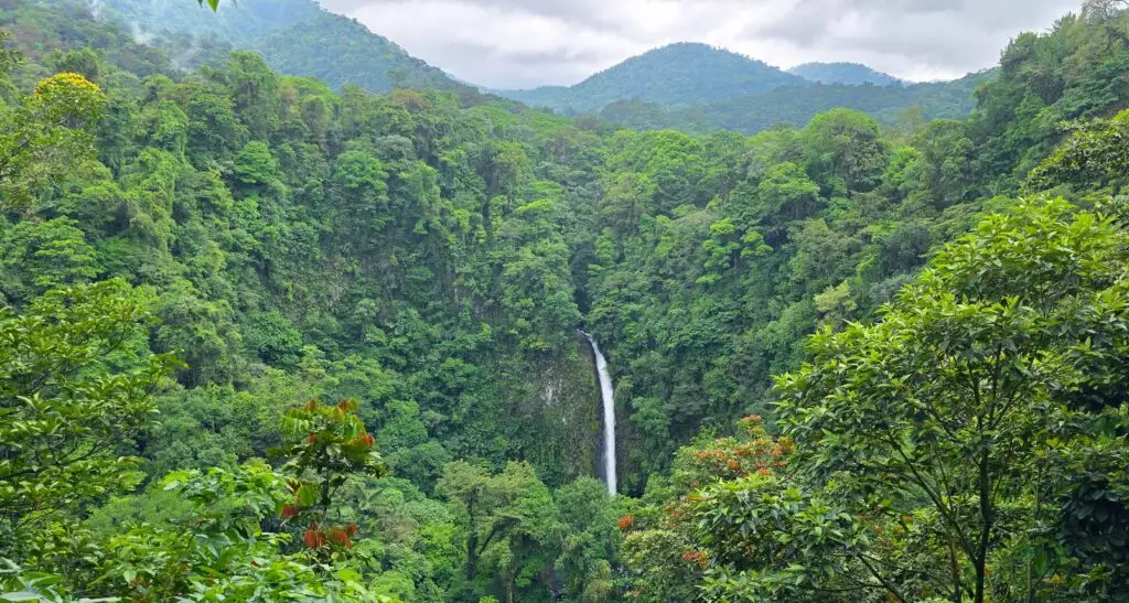 la fortuna waterfalls costa rica 1024x547